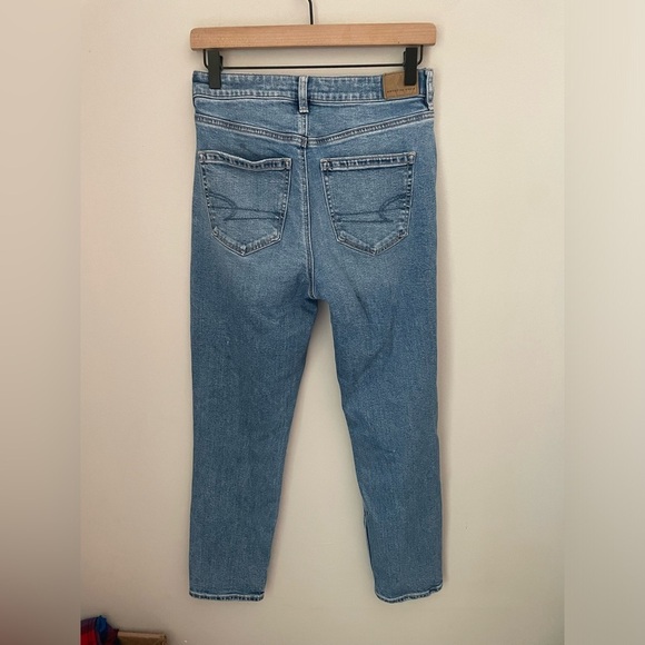 American Eagle Outfitters Distressed Mom Jeans Size 4 Short - Picture 5 of 9